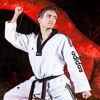 Taekwondoa harrastava Jarmo Hänninen. Taekwondo